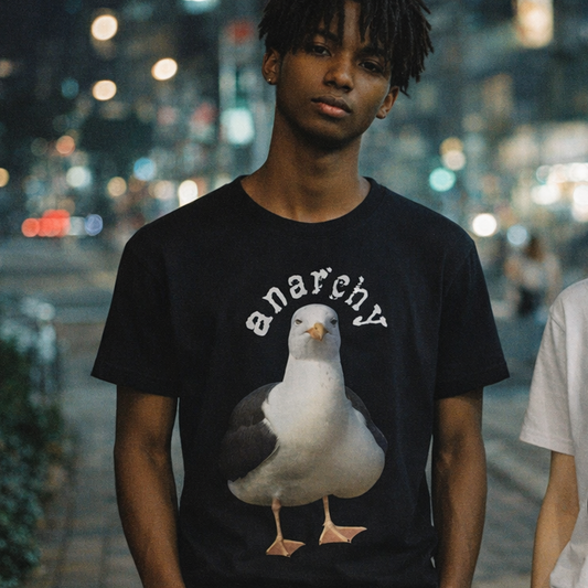 「アナーキーシーガル」ユニセックスグラフィックTシャツ