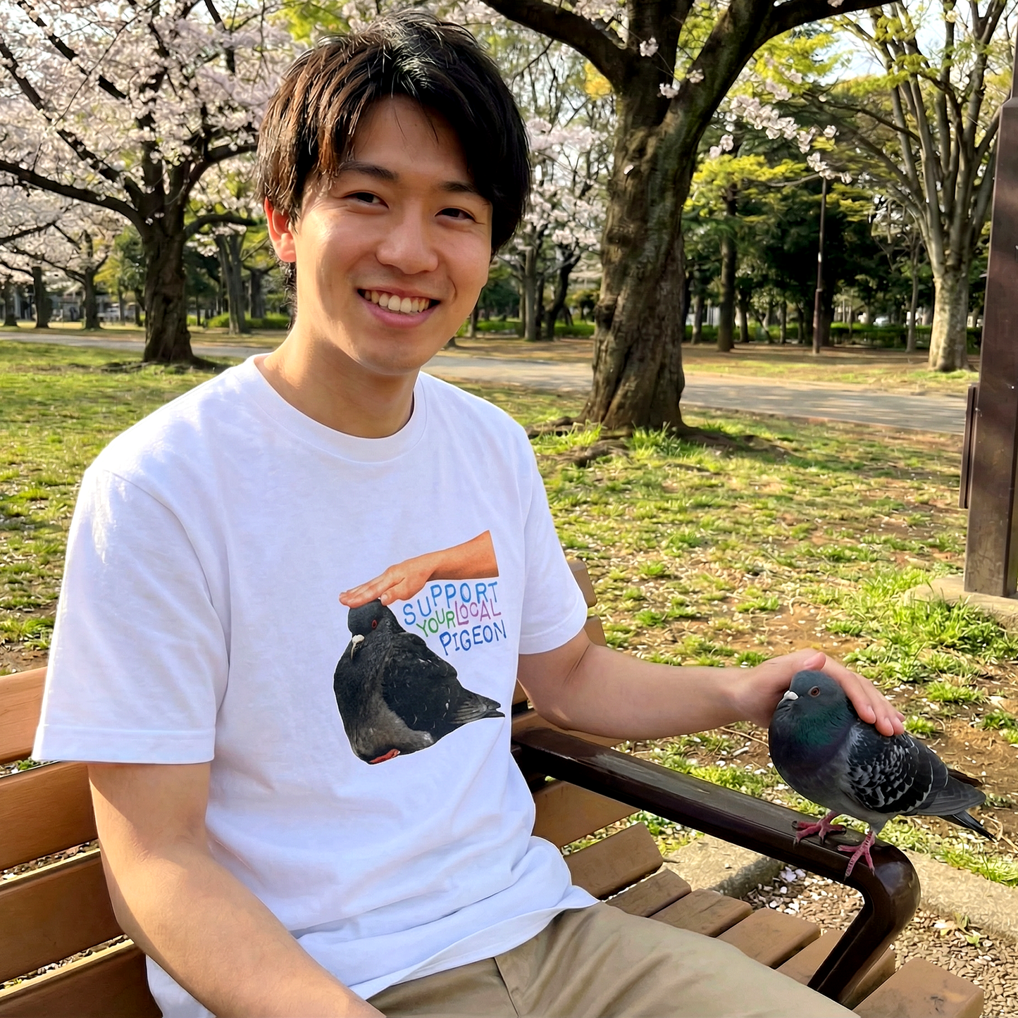 「地元のハトを応援しよう」Tシャツ   -   日本限定